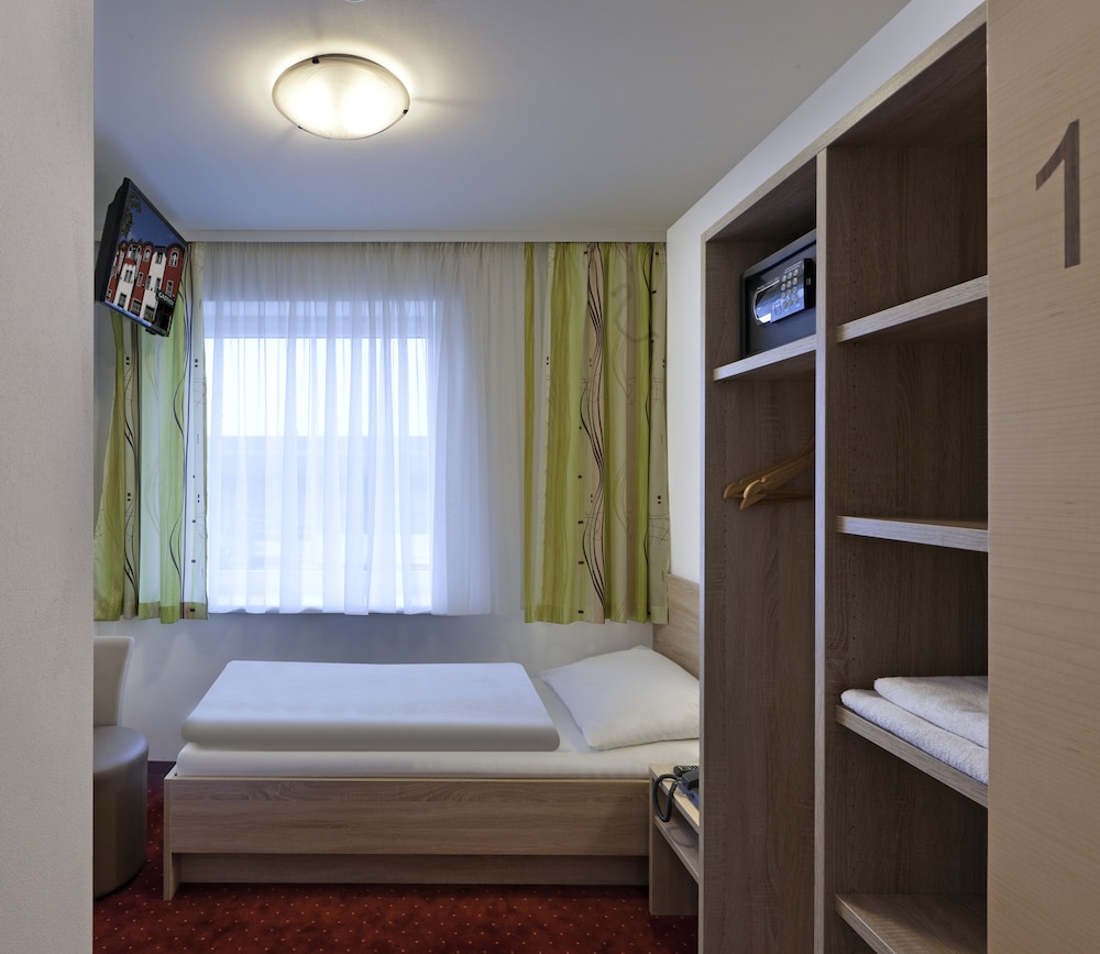 Single Room photo 3