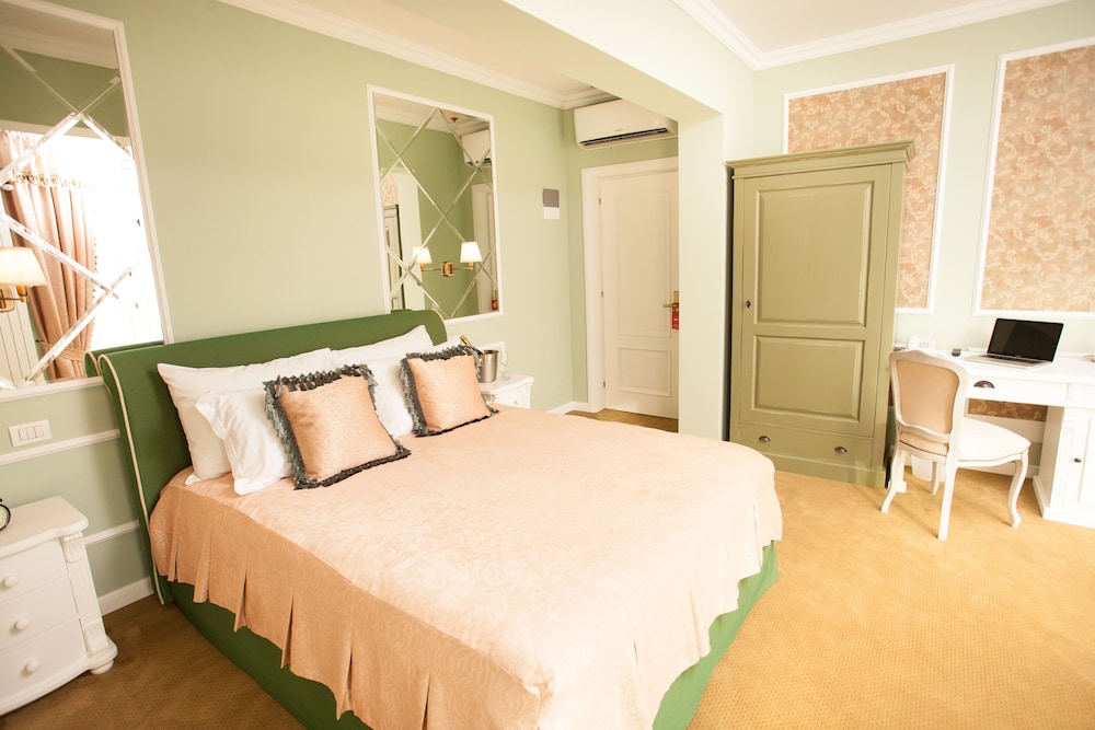 Deluxe Double Room, City View photo 3