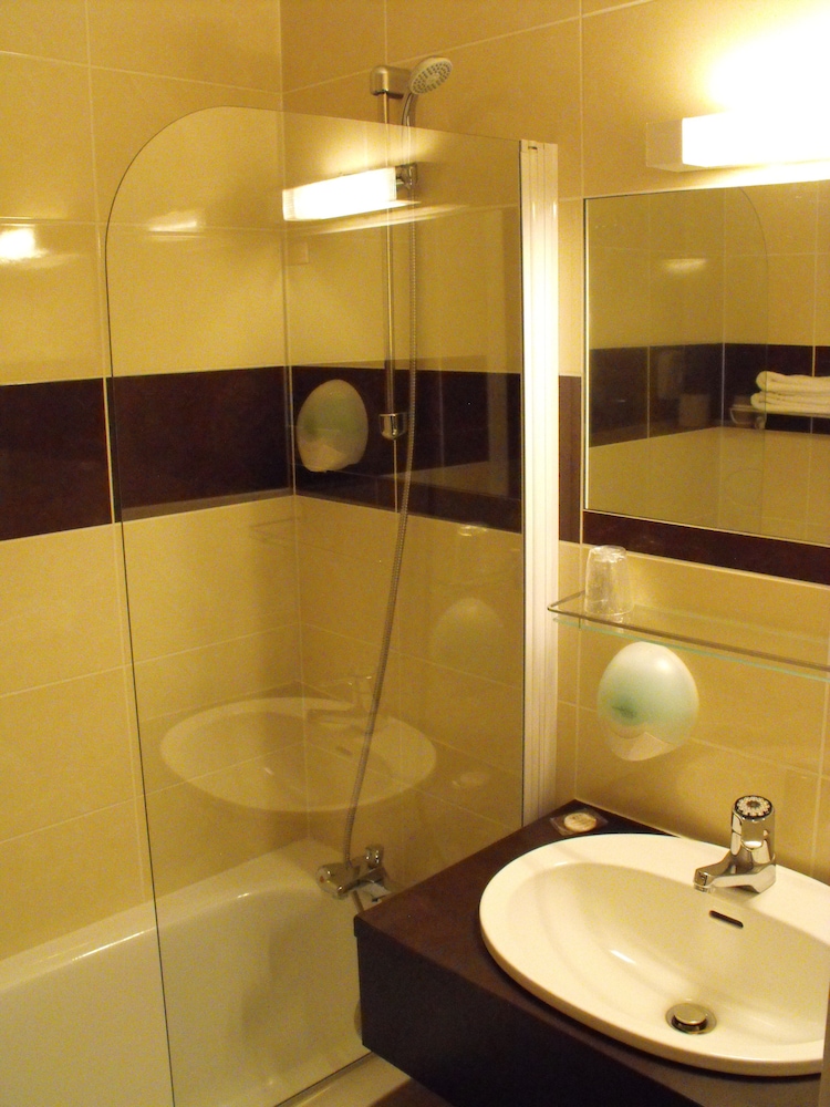 Double Room - Photo 9