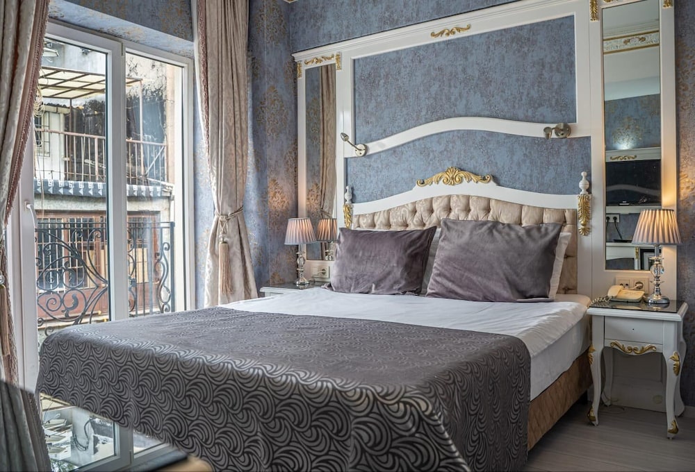 Deluxe Room, 1 King Bed, City View photo 1