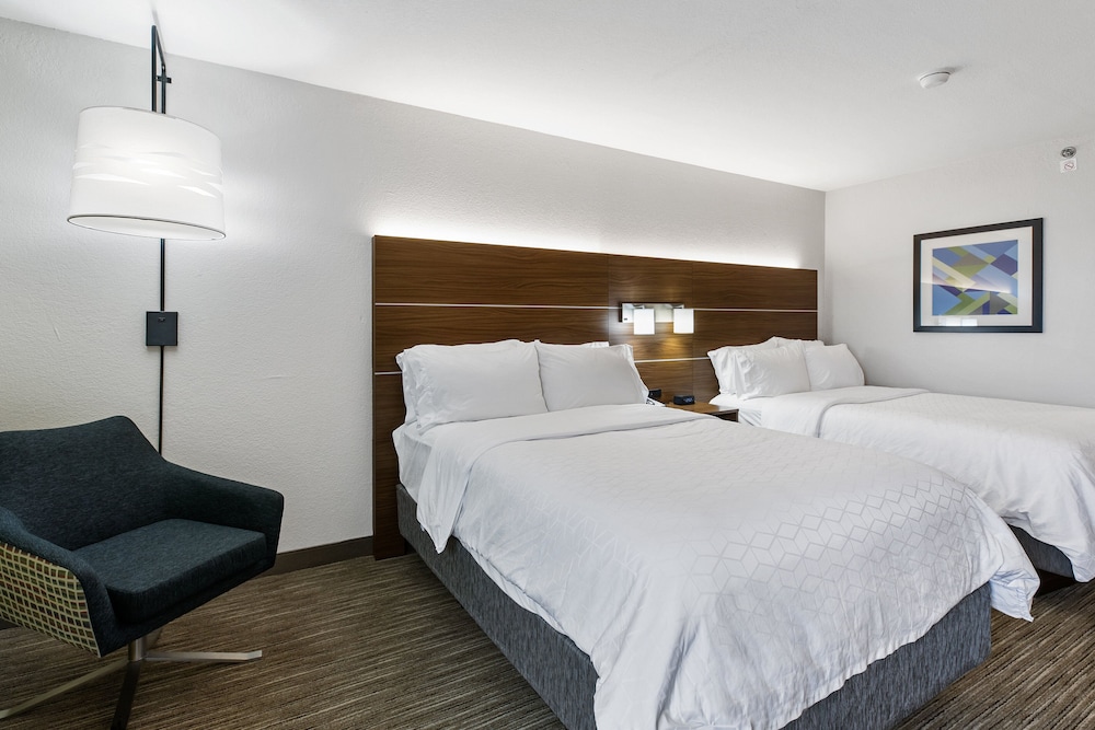 Standard Room, 2 Double Beds - Photo 10
