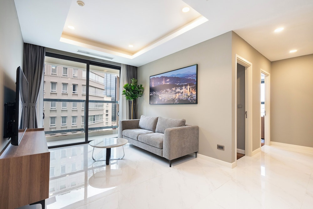 Superior Apartment, 4 Bedrooms, Balcony, City View photo 2