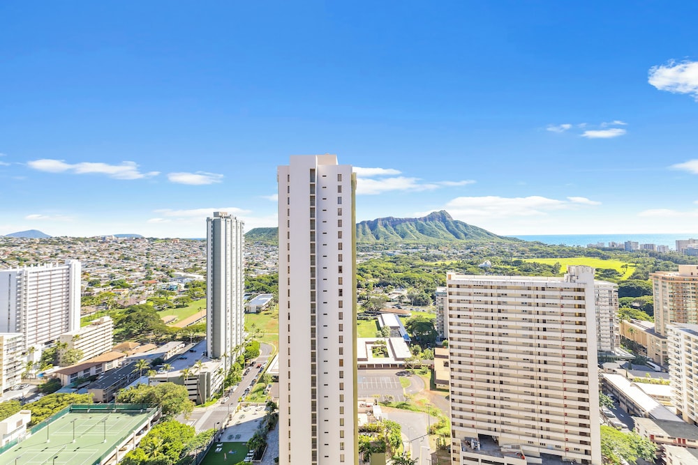 Premium Remodeled Condo with Ocean View and Parking: Premium Suite, 1 Bedroom, Balcony, Ocean View (0125) photo