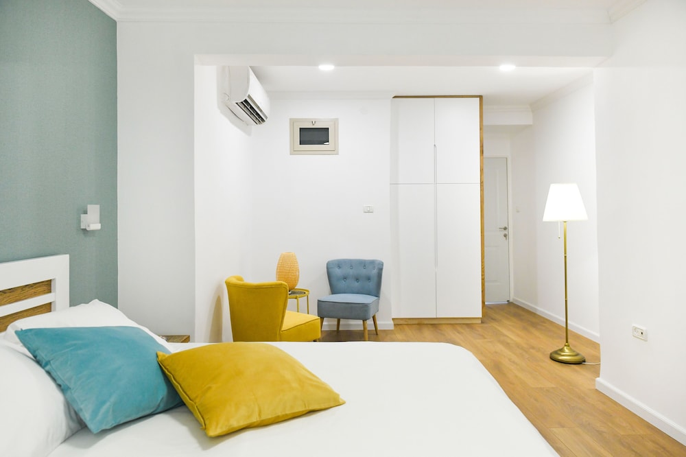 Deluxe Room, 1 Queen Bed With Sofa Bed photo 1
