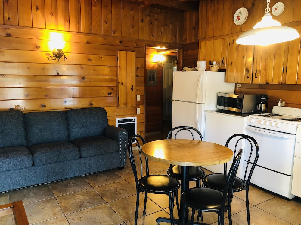 Standard Kitchenette Room with Two Queen Beds photo 1
