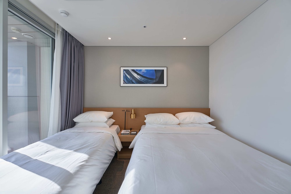 Family Twin Room - Photo 2