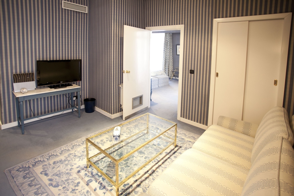 Studio Suite - Photo 6