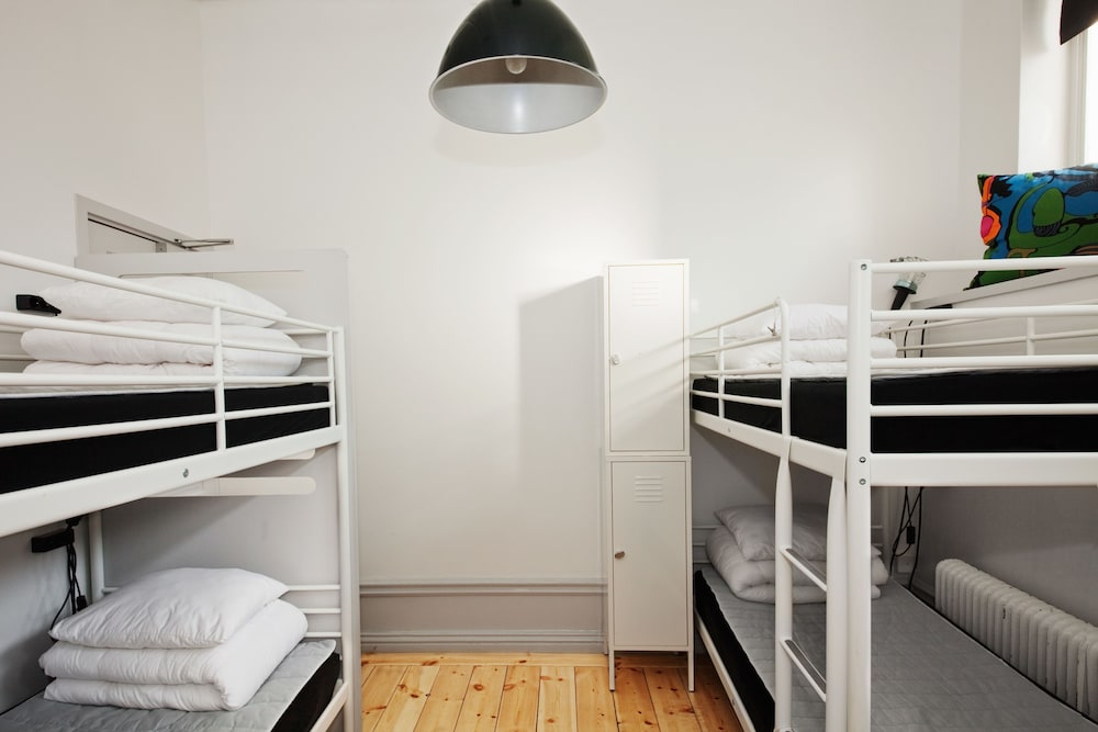 Shared Dormitory, Mixed Dorm, Shared Bathroom (8-Bed)