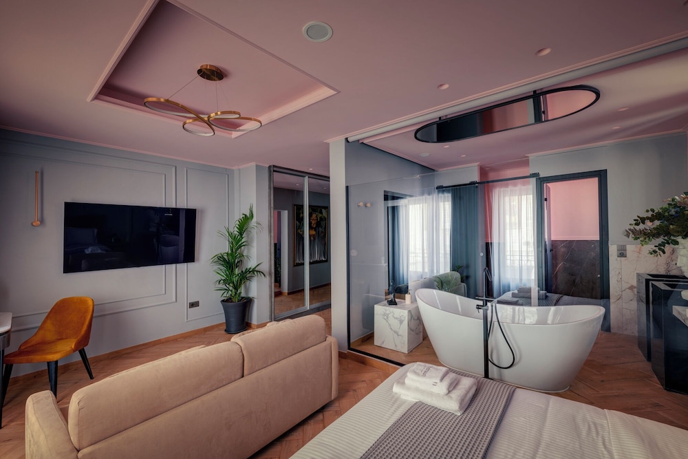Elite Suite, Patio, City View