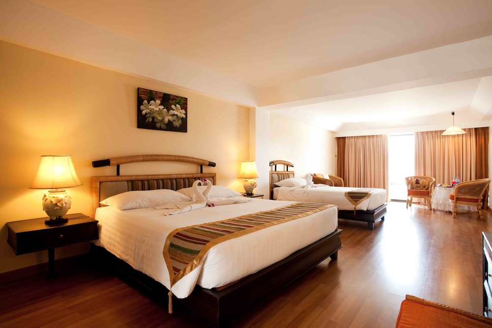 Deluxe Family Room - Photo 7