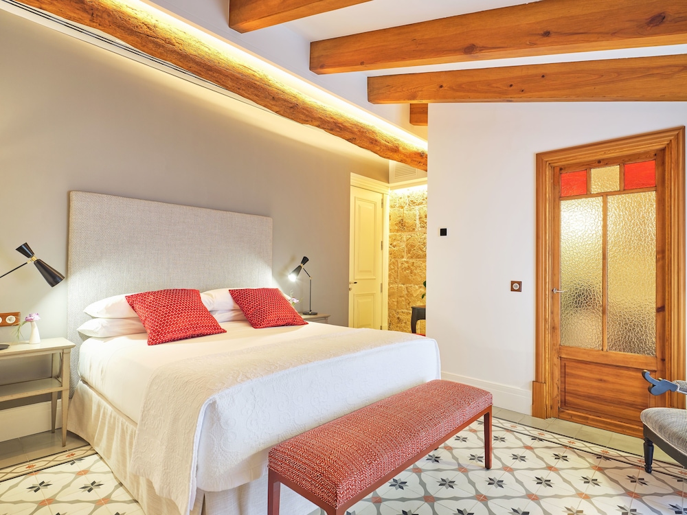 Double Deluxe Room with Spa Access thumbnail 5