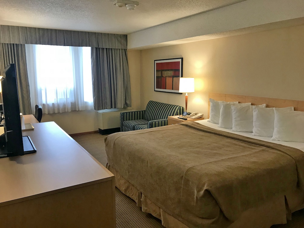 Suite, 1 Queen Bed with Sofabed, Non Smoking photo 2