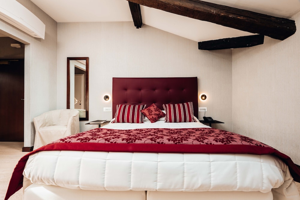 Double Loft Room - Photo 1