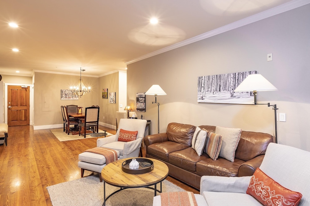 Condo, 2 Bedrooms