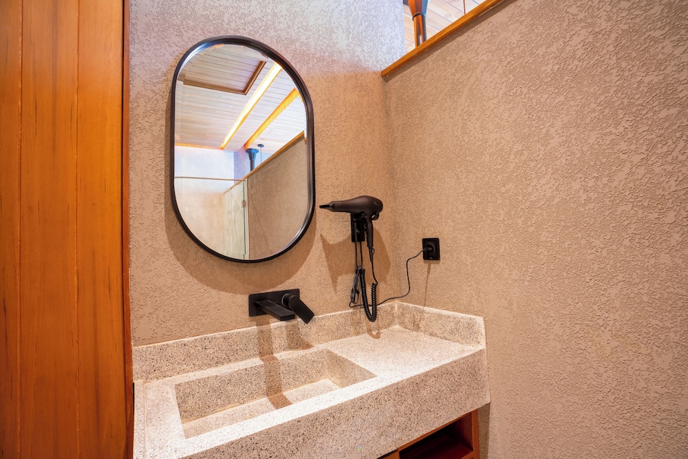 Suite Twin Bed - Photo 6