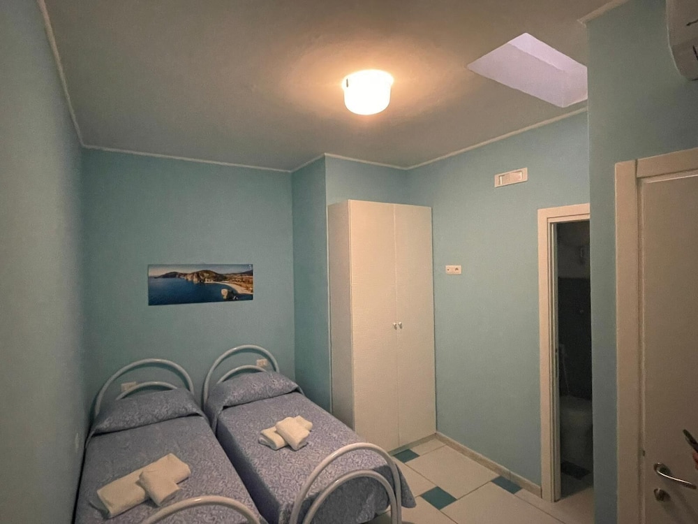 Comfort Quadruple Room, Pool View photo 2