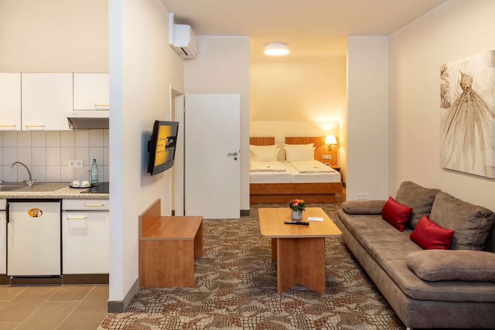 Standard Room, 1 Double Bed, Kitchenette (Converts to 2 Twin Beds;with Sofabed) - Photo 4