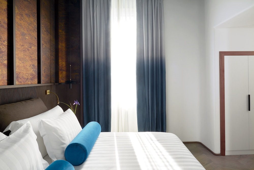 Deluxe Suite, City View photo 2