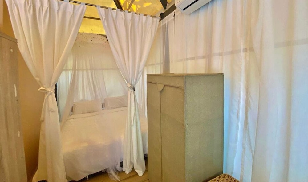 Family Glamping Tent - Photo 9