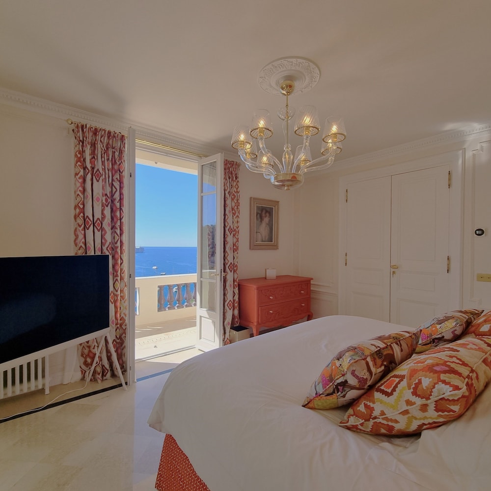 Villa photo 2