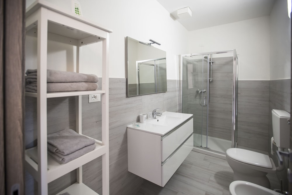 Twin Room - Photo 5