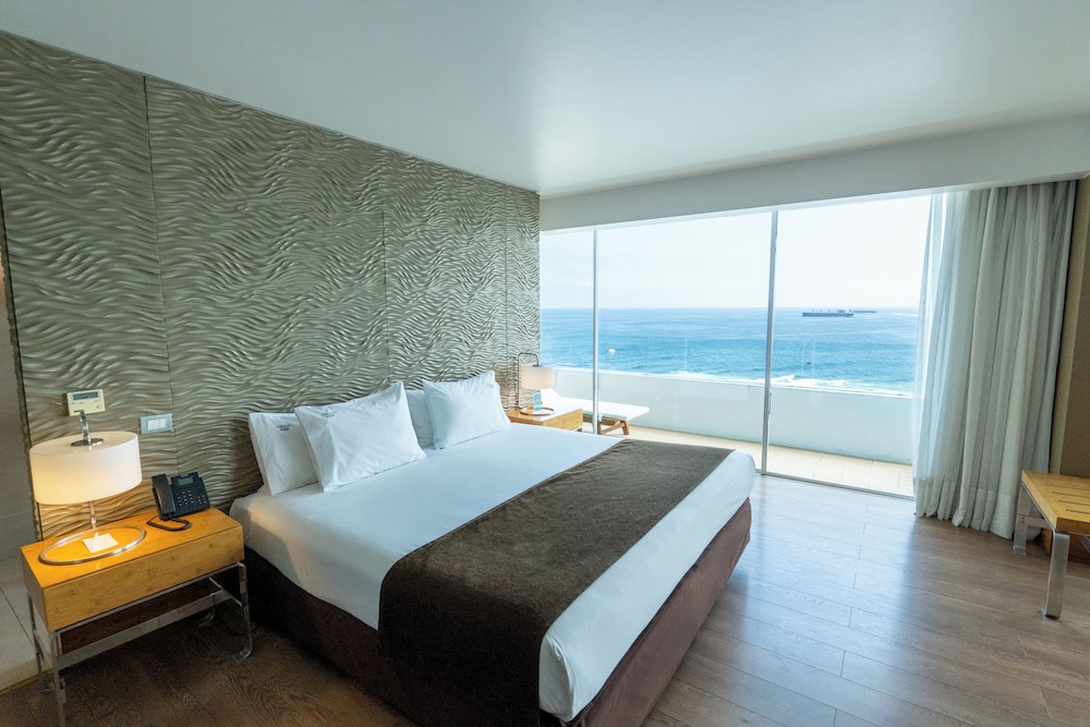 Premium Suite, 1 King Bed, Sea View (Single) - Photo 15