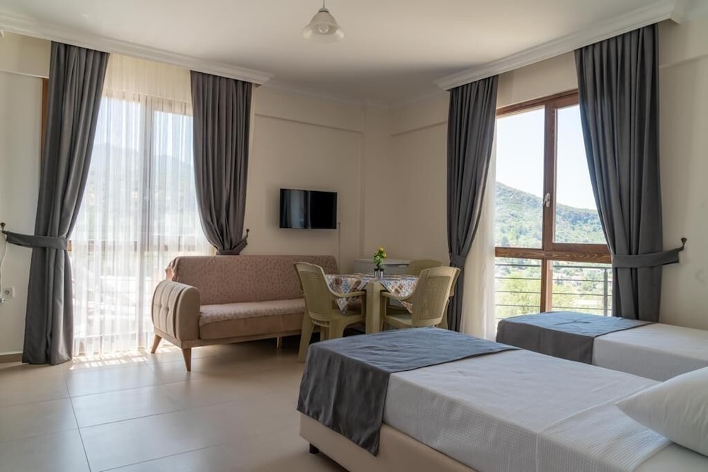 Family Studio, Balcony, Mountain View