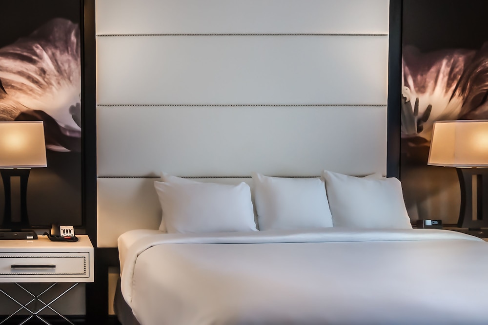 Room, 1 King Bed, Non Smoking - Photo 4