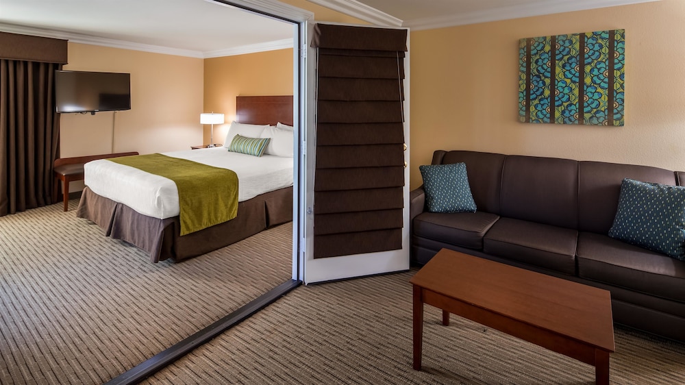Suite, 1 King Bed, Balcony, Harbor View photo 2