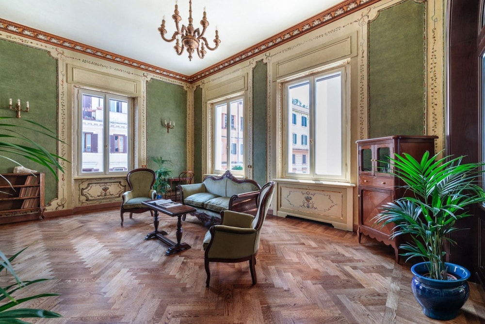 Suite, City View thumbnail 5