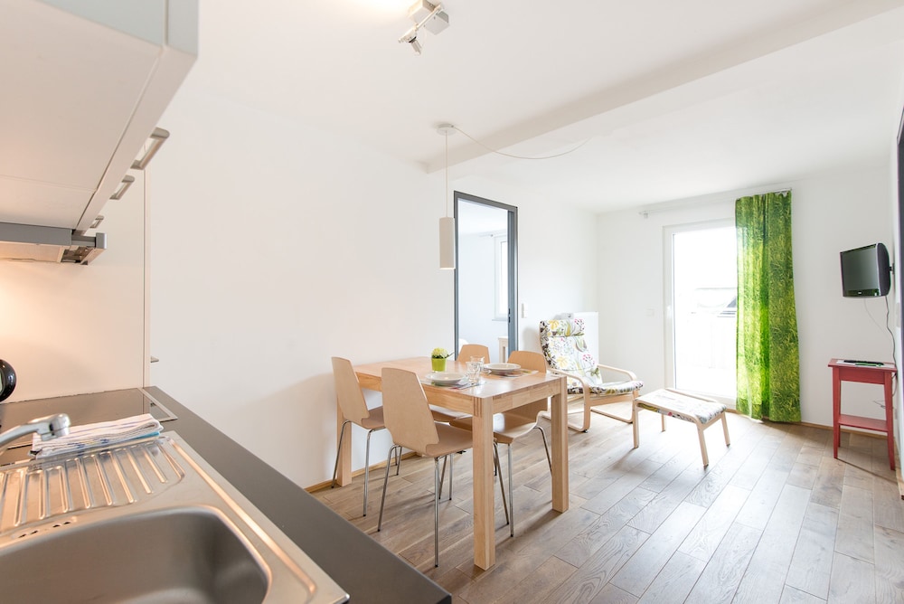 Deluxe Apartment, 2 Bedrooms, Balcony, Garden View photo 3
