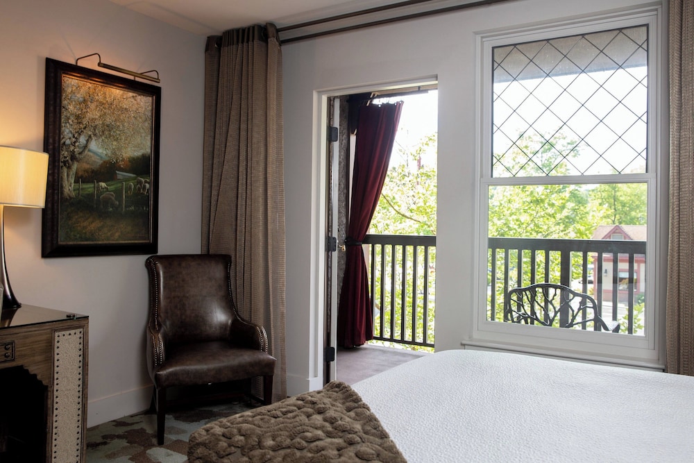 Room, 2 Queen Beds - Photo 7