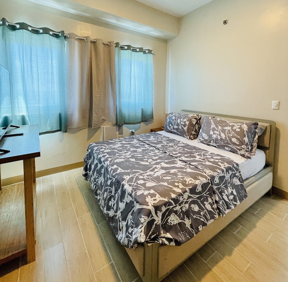 Signature Condo, 1 Bedroom, Balcony photo 2