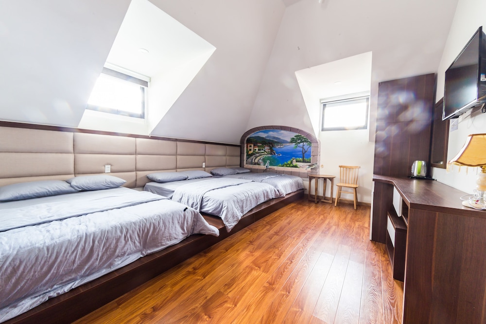 Standard Shared Dormitory, Multiple Beds photo 2