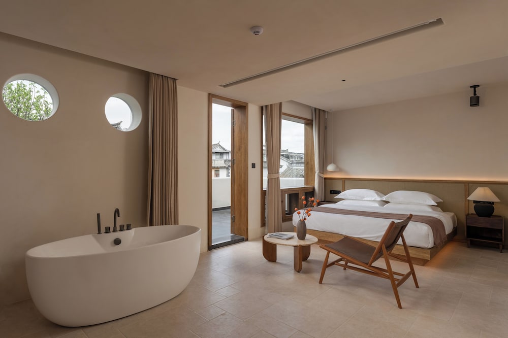 Family Double or Twin Room, Multiple Beds, Private Bathroom, Garden View