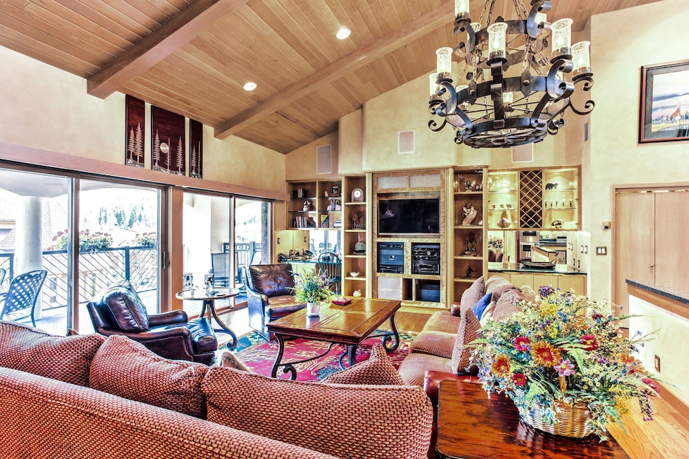 4-Bedroom Penthouse, Mountain view - Photo 2