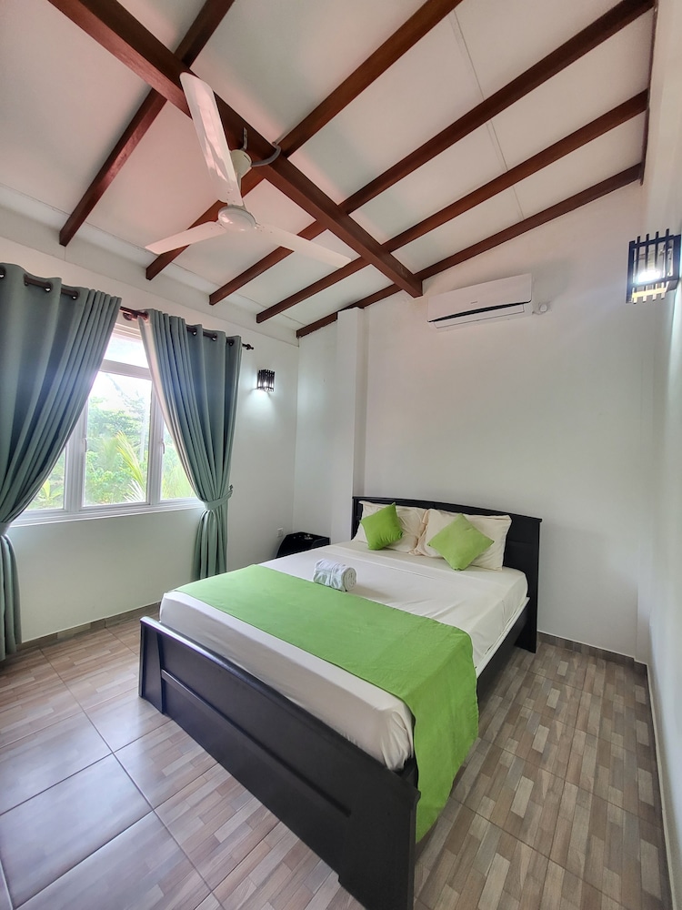 Standard Double Room - Photo 10