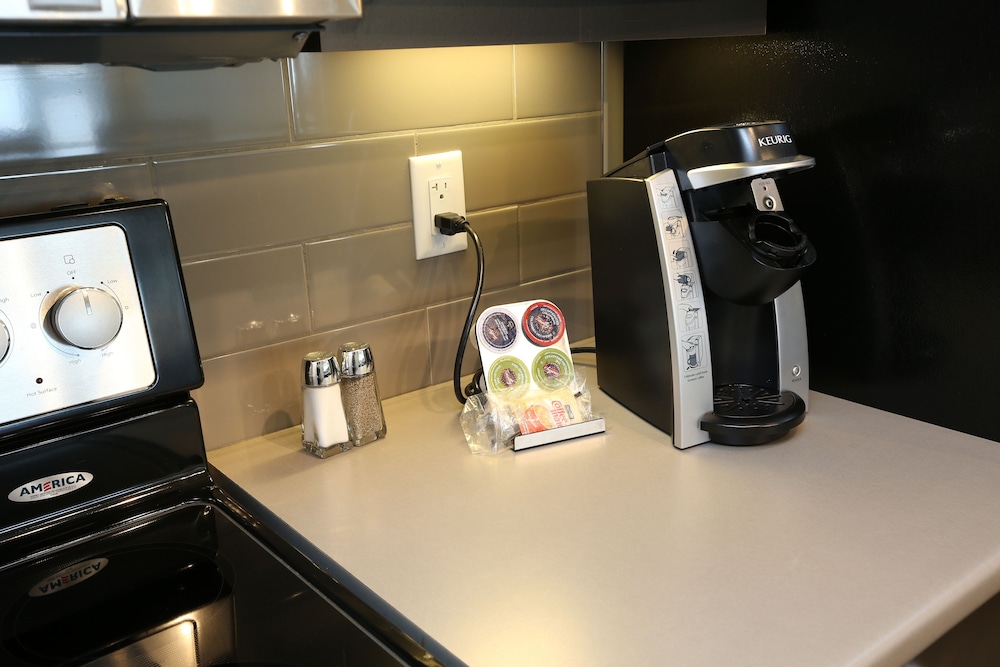 Suite, 1 Bedroom, Kitchen photo 3