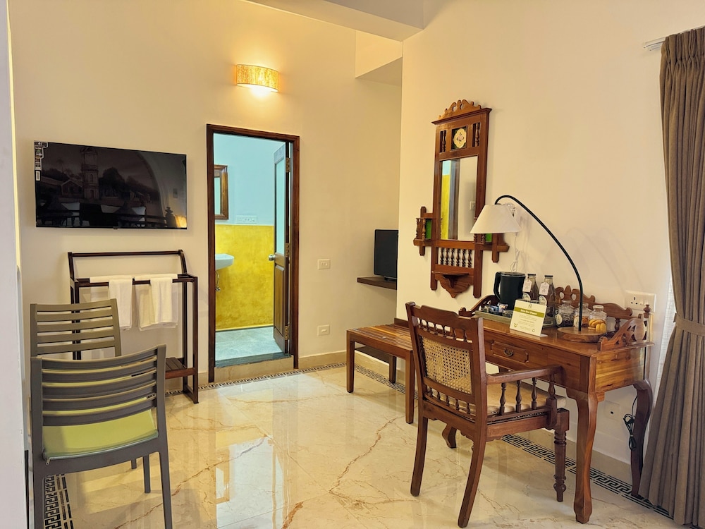 Superior Room, Balcony, Sea View - Photo 13