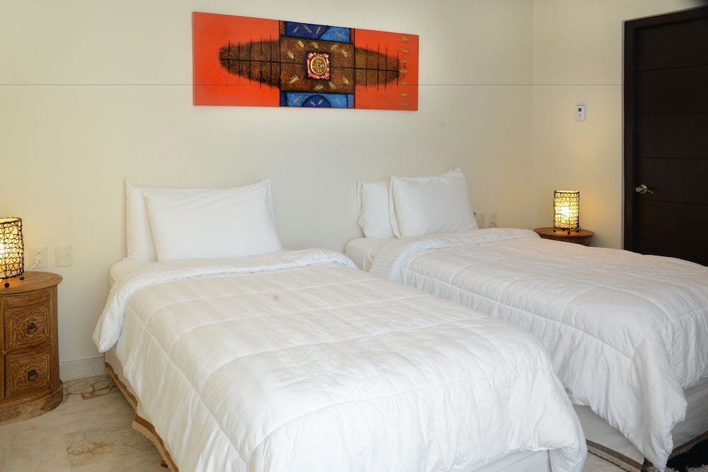 Deluxe Penthouse, 3 Bedrooms, Partial Ocean View - Photo 11
