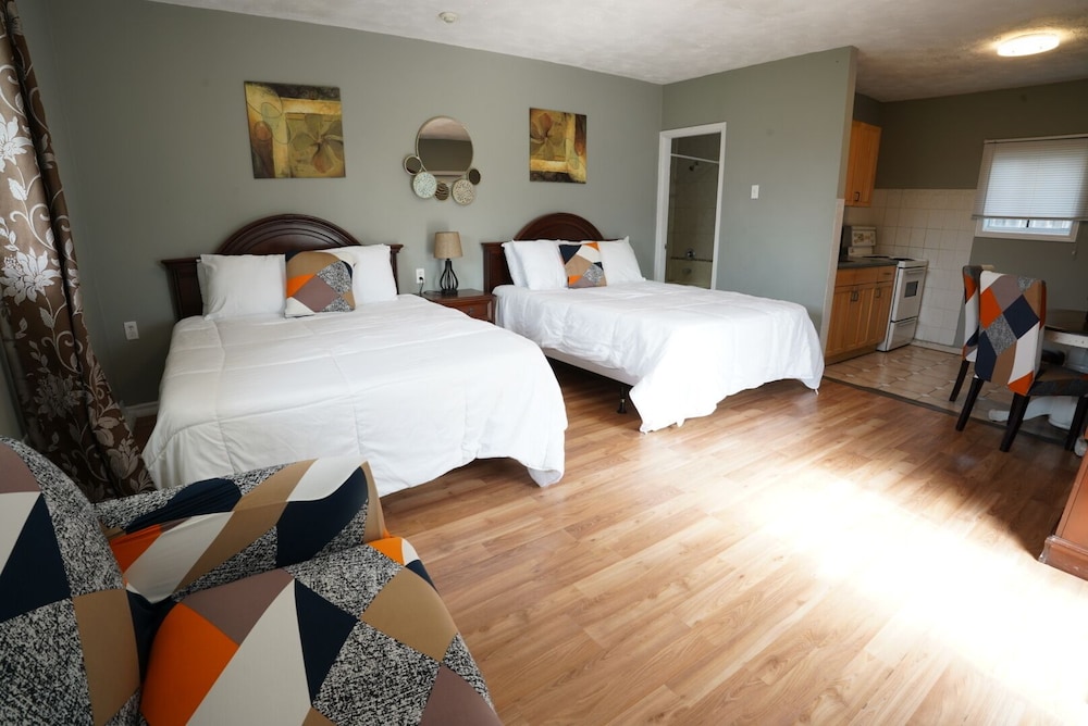 Deluxe Studio, 2 Queen Beds, Kitchenette (Full Kitchen) photo 1