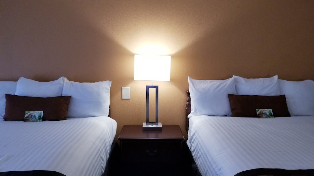Room, 2 Queen Beds - Photo 2