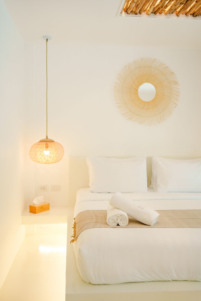 Deluxe Room - Photo 16