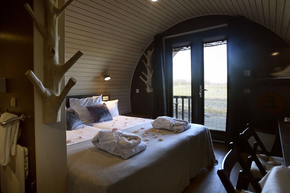 Romantic Cabin, Garden Area