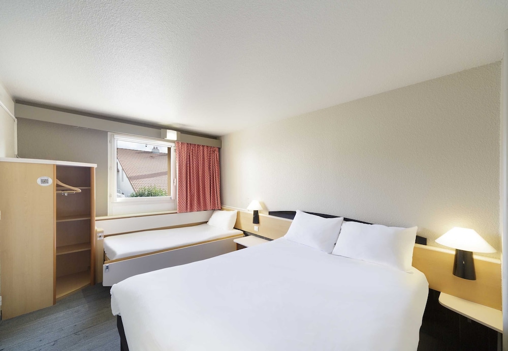 Standard Triple Room, Non Smoking - Photo 1