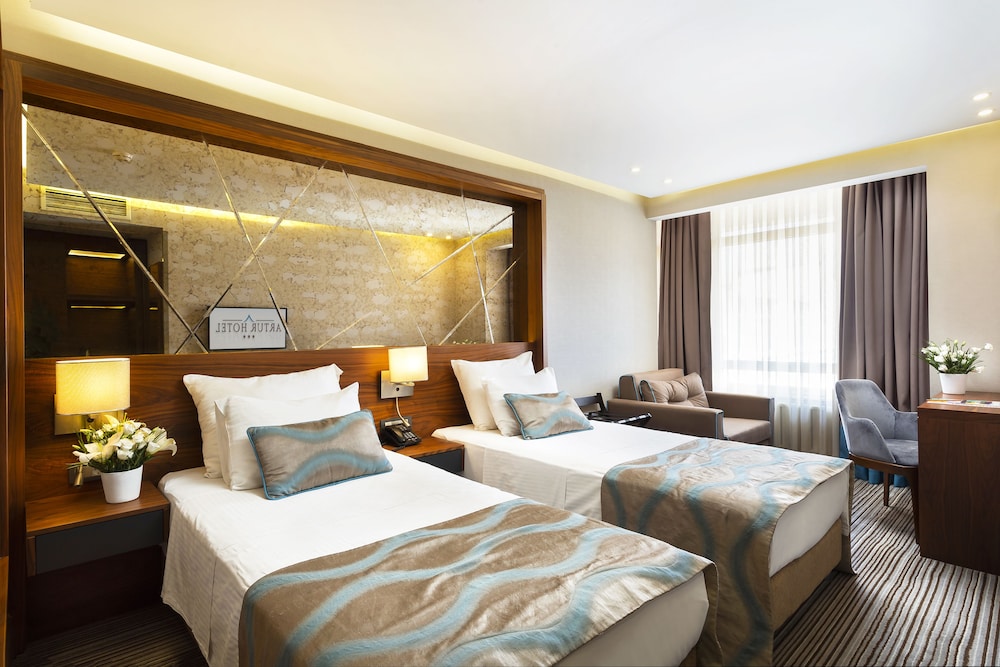 Standard Two Single Bed with City View Room - Photo 10