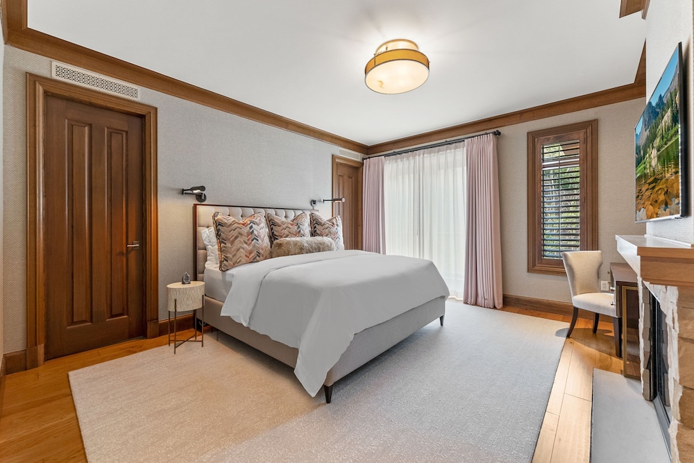 Room, 2 Bedrooms, Balcony photo 1