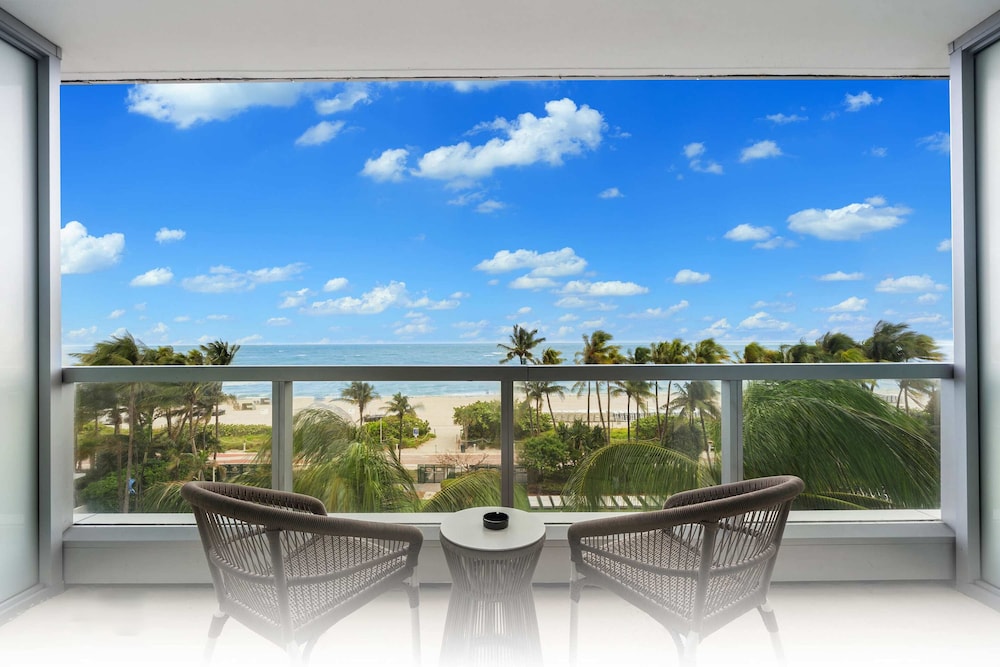 Junior Suite, 1 King Bed with Sofa bed, Balcony, Beach View