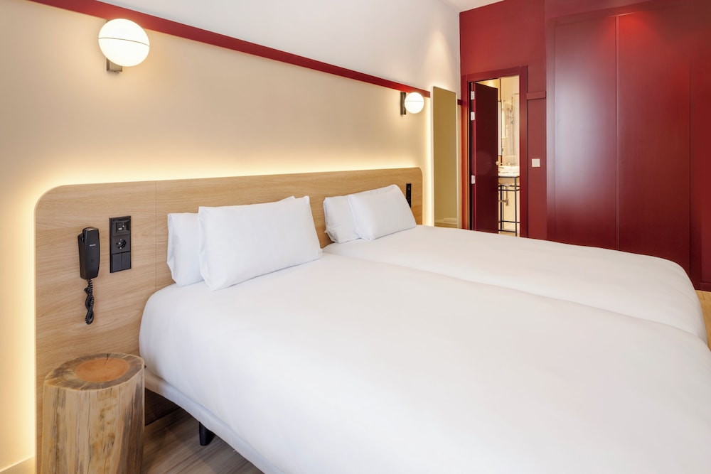 Twin Room, 2 Twin Beds, Courtyard View photo 3