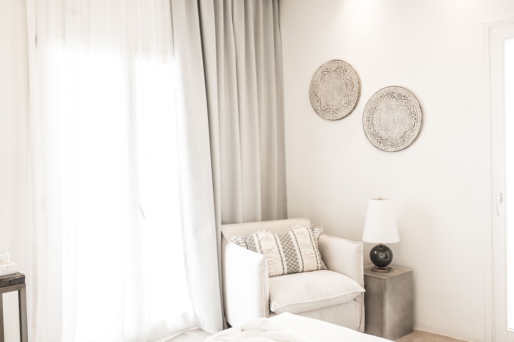 Junior Suite with Private Pool - Photo 3
